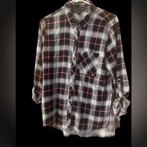 Polly & Esther’s button-up shirt w/sleeve tabs. XL